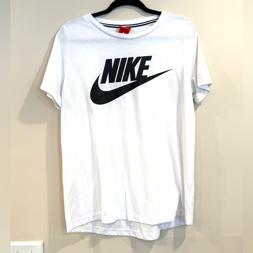🔥Nike Man’s White T-Shirt Size L Like New🔥